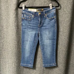 NWT Mid Rise Jeans with Medium Wash
